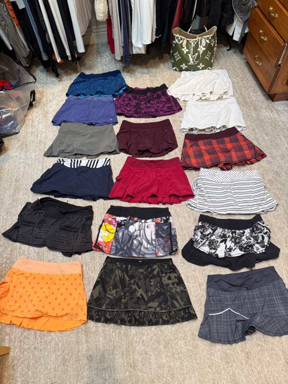 Lululemon 2 skorts in Olive Green & Burgundy SZ 6 perf w/ pocket for phone/keys - Picture 14 of 14
